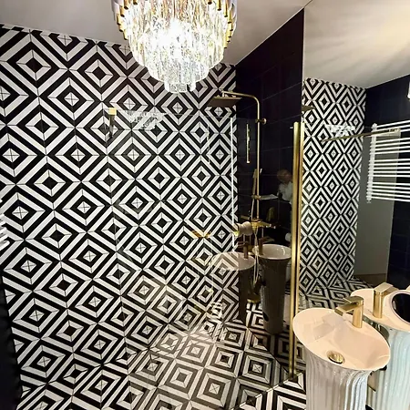 Just Unique Rose 포즈난