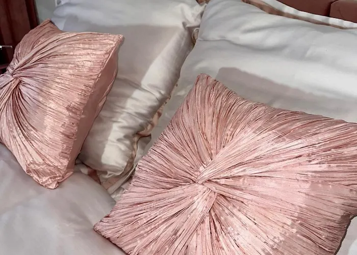 Just Unique Rose Poznan