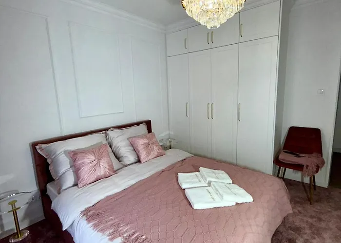 Just Unique Rose Apartment *