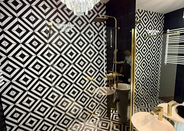 Just Unique Rose Poznan