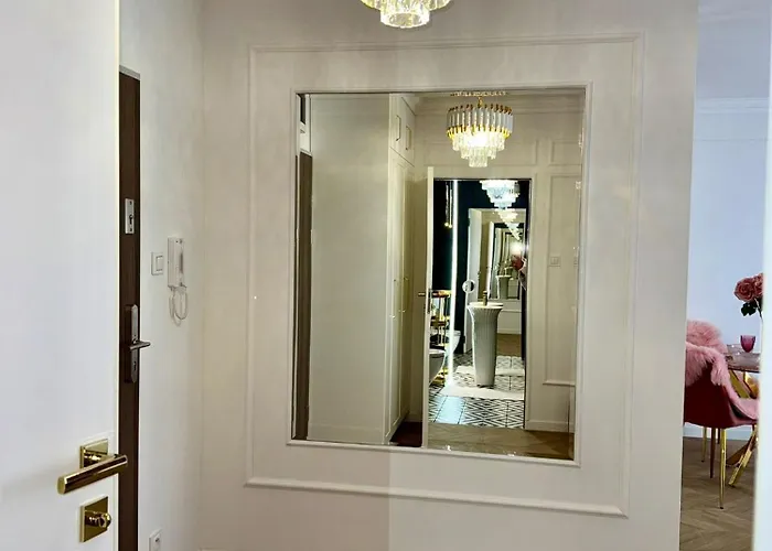 Just Unique Rose Apartment